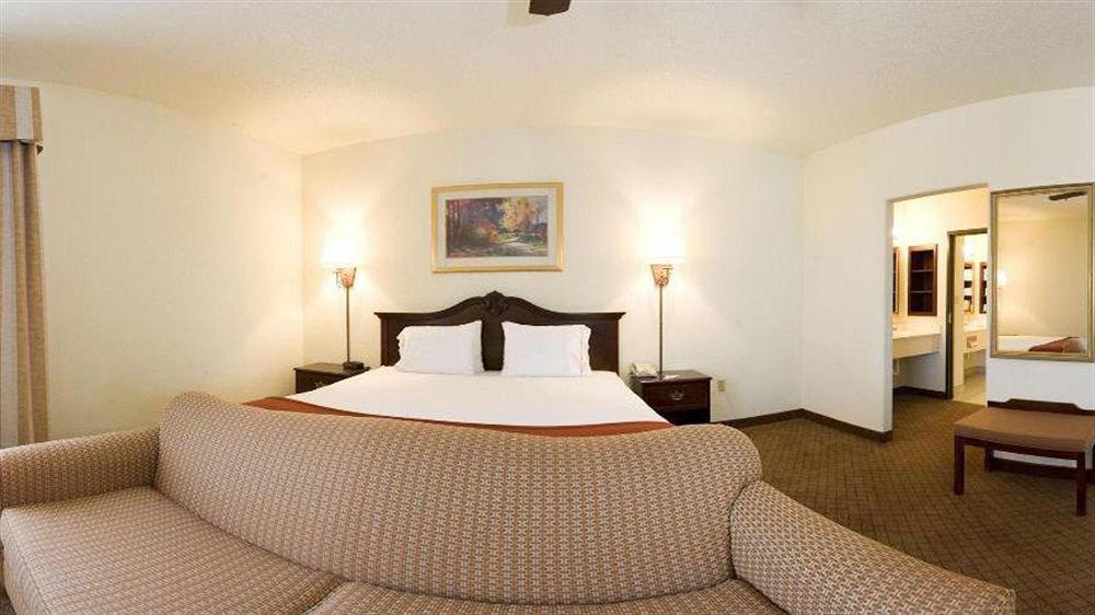 Holiday Inn Express Hotel And Suites Weslaco, An Ihg Hotel Экстерьер фото