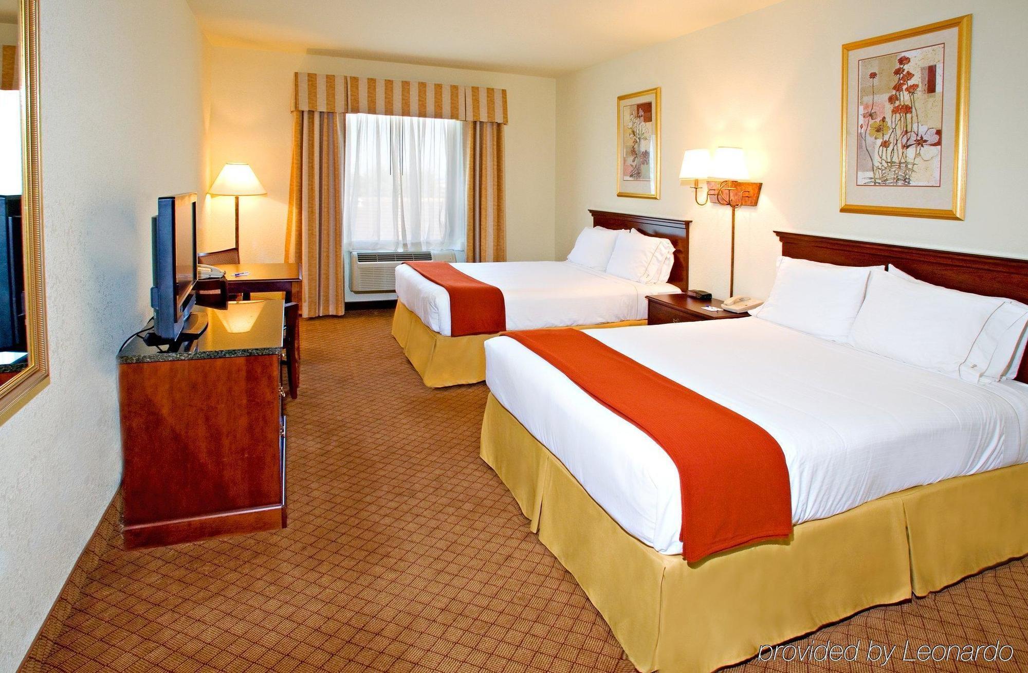 Holiday Inn Express Hotel And Suites Weslaco By Ihg Номер фото