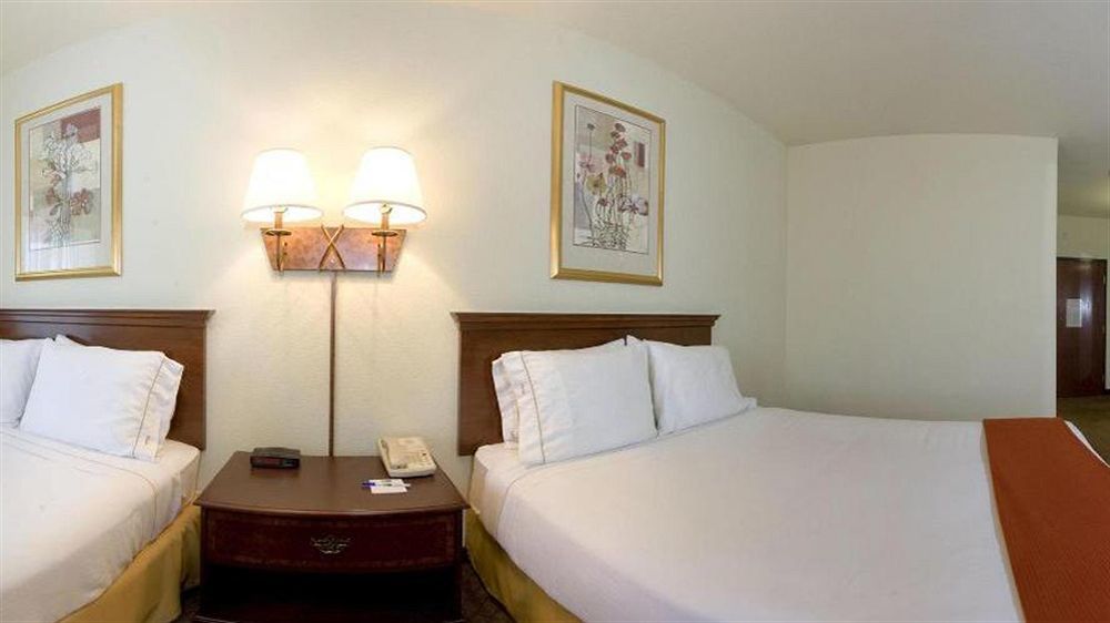 Holiday Inn Express Hotel And Suites Weslaco By Ihg Экстерьер фото