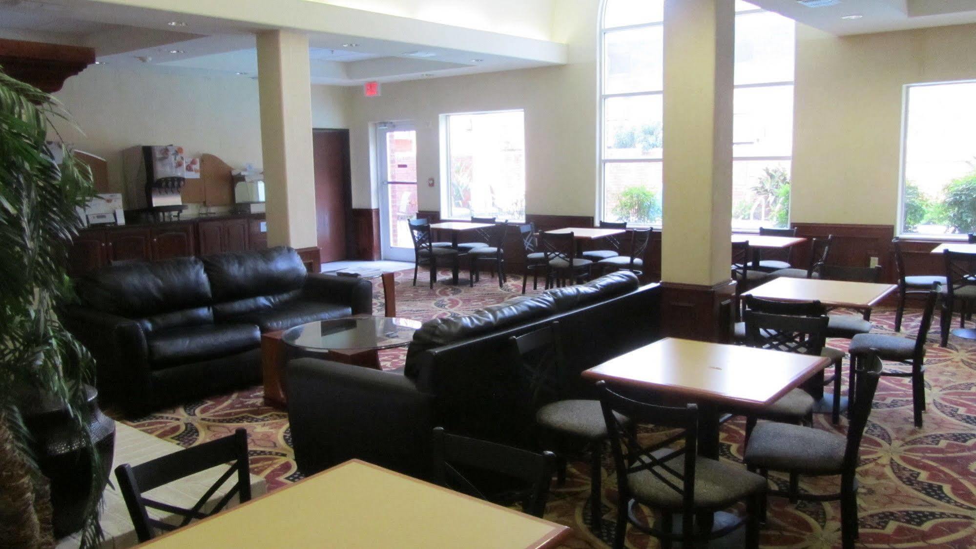Holiday Inn Express Hotel And Suites Weslaco By Ihg Экстерьер фото