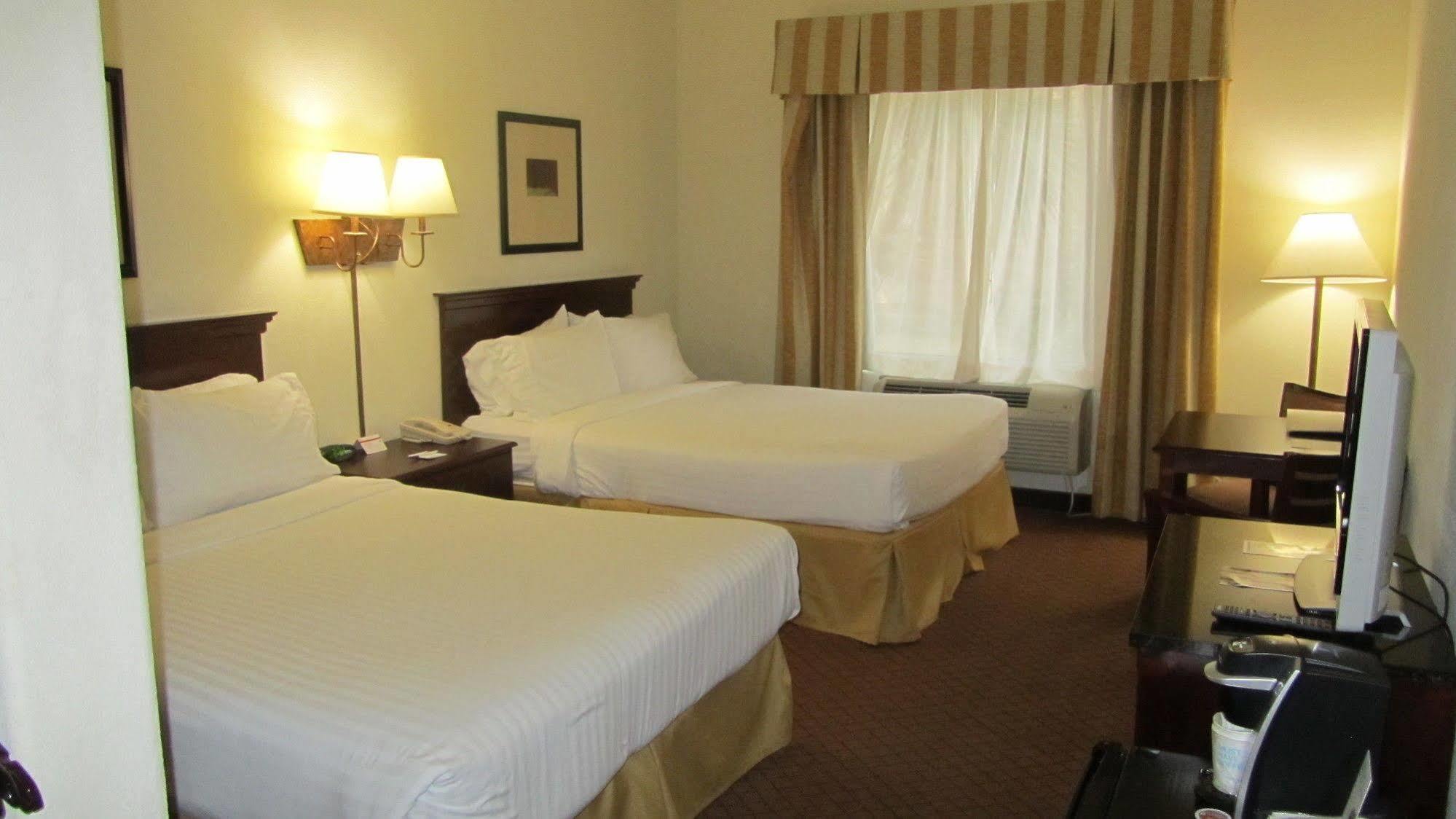 Holiday Inn Express Hotel And Suites Weslaco By Ihg Экстерьер фото