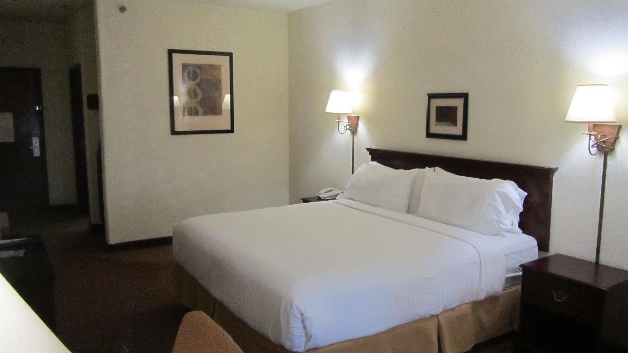 Holiday Inn Express Hotel And Suites Weslaco By Ihg Экстерьер фото