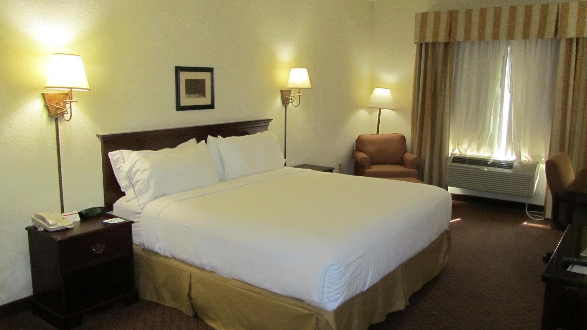 Holiday Inn Express Hotel And Suites Weslaco By Ihg Экстерьер фото