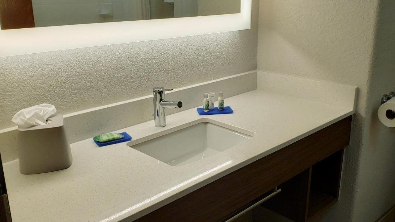 Holiday Inn Express Hotel And Suites Weslaco By Ihg Экстерьер фото
