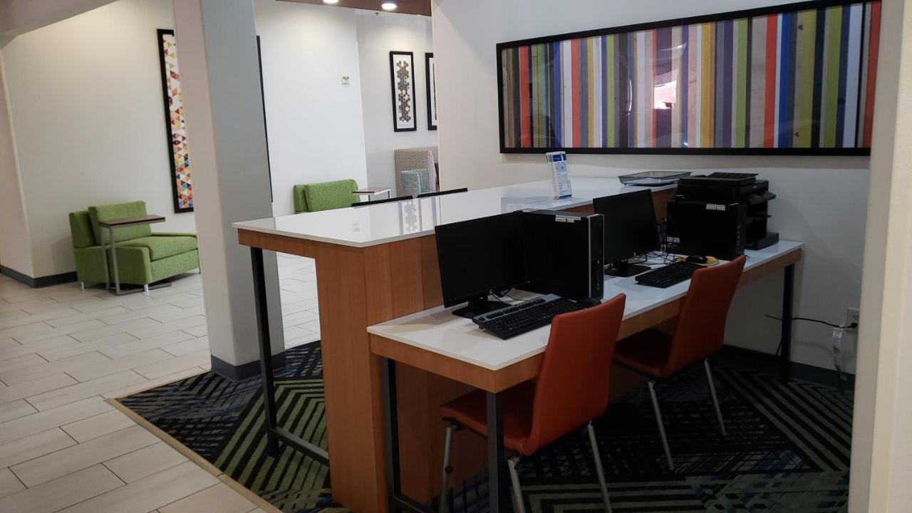 Holiday Inn Express Hotel And Suites Weslaco By Ihg Экстерьер фото