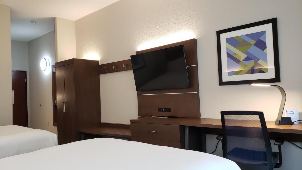 Holiday Inn Express Hotel And Suites Weslaco By Ihg Экстерьер фото