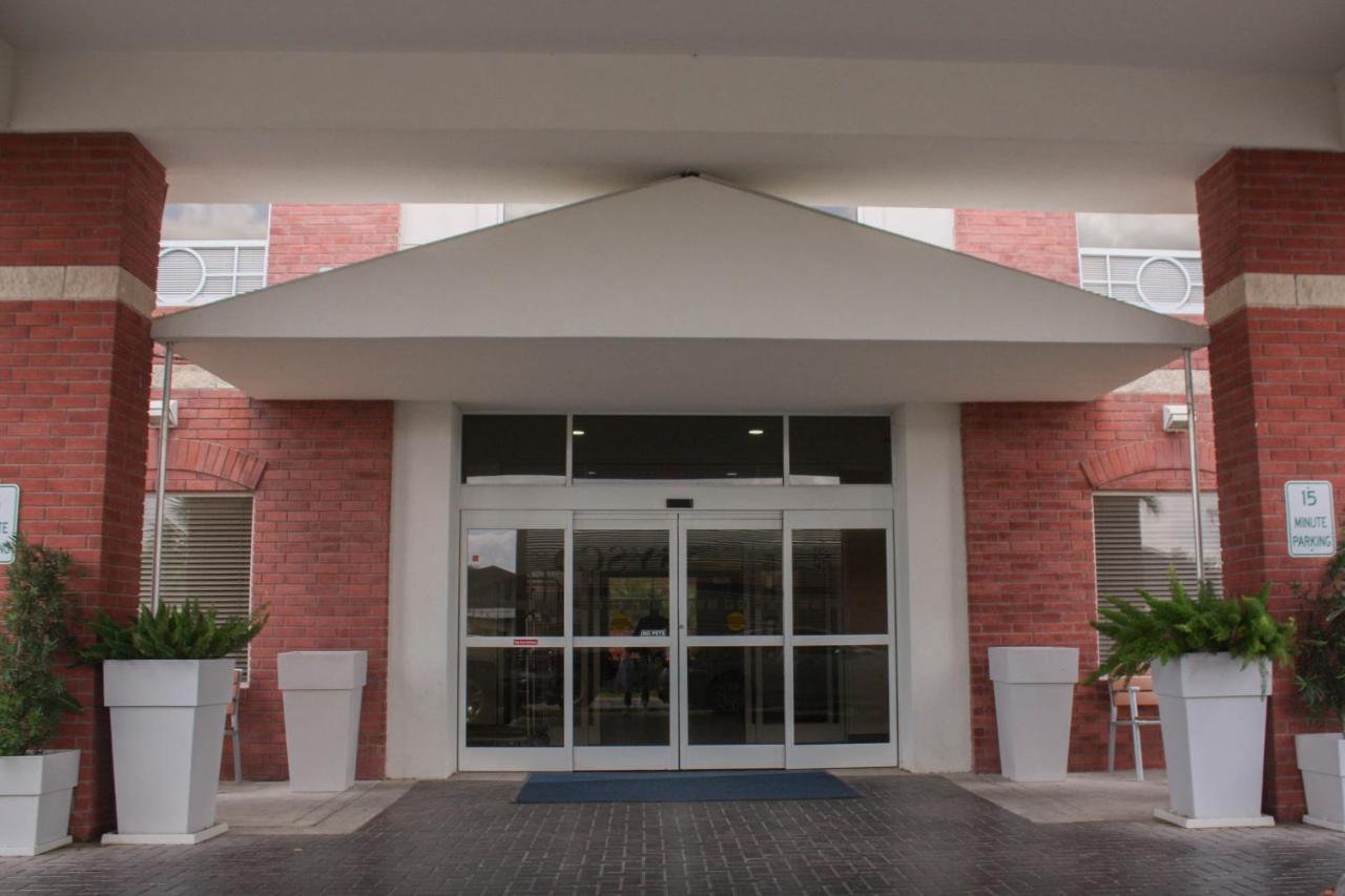 Holiday Inn Express Hotel And Suites Weslaco By Ihg Экстерьер фото