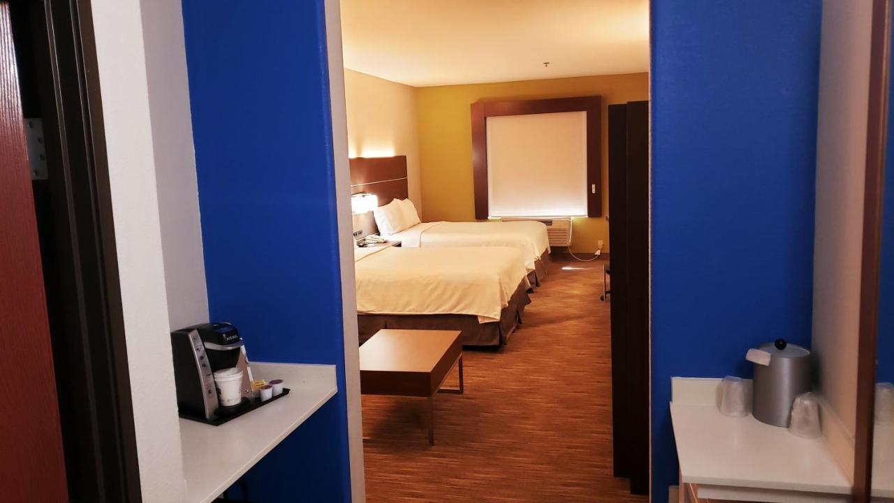 Holiday Inn Express Hotel And Suites Weslaco By Ihg Экстерьер фото